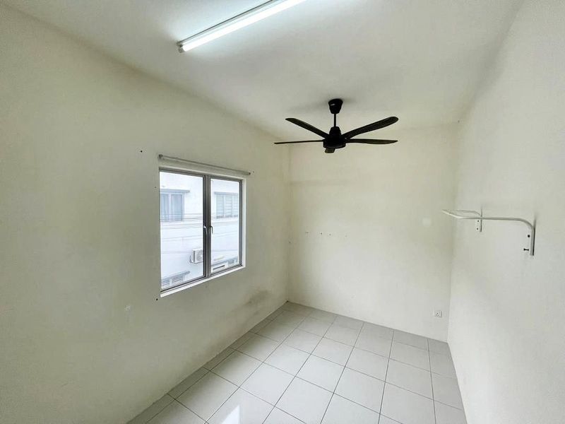 Well kept unit Upper Kita Batu Townhouse Cybersouth Dengkil Good For Investment For Sale, Selangor, Dengkil