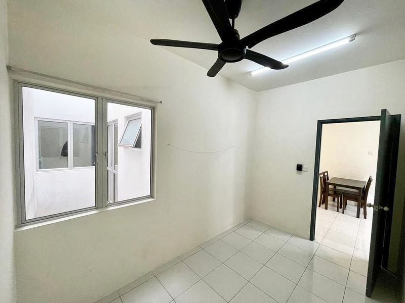 Well kept unit Upper Kita Batu Townhouse Cybersouth Dengkil Good For Investment For Sale, Selangor, Dengkil
