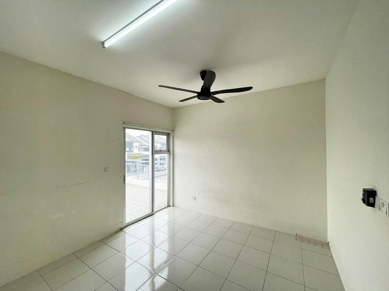 Well kept unit Upper Kita Batu Townhouse Cybersouth Dengkil Good For Investment For Sale, Selangor, Dengkil