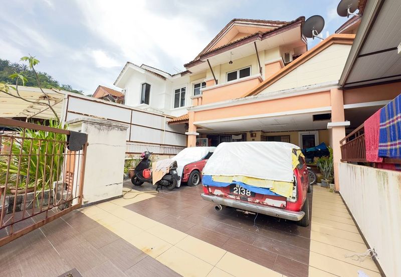 Persiaran Puncak Alam 1 