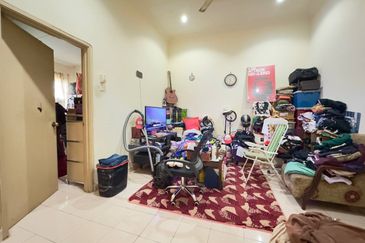 Persiaran Puncak Alam 1 