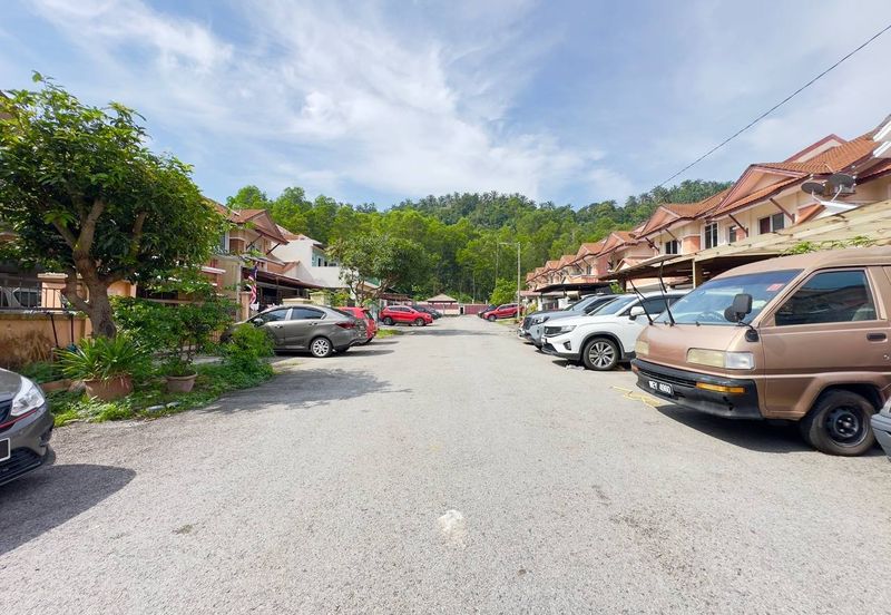 Persiaran Puncak Alam 1 