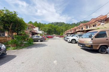 Persiaran Puncak Alam 1 