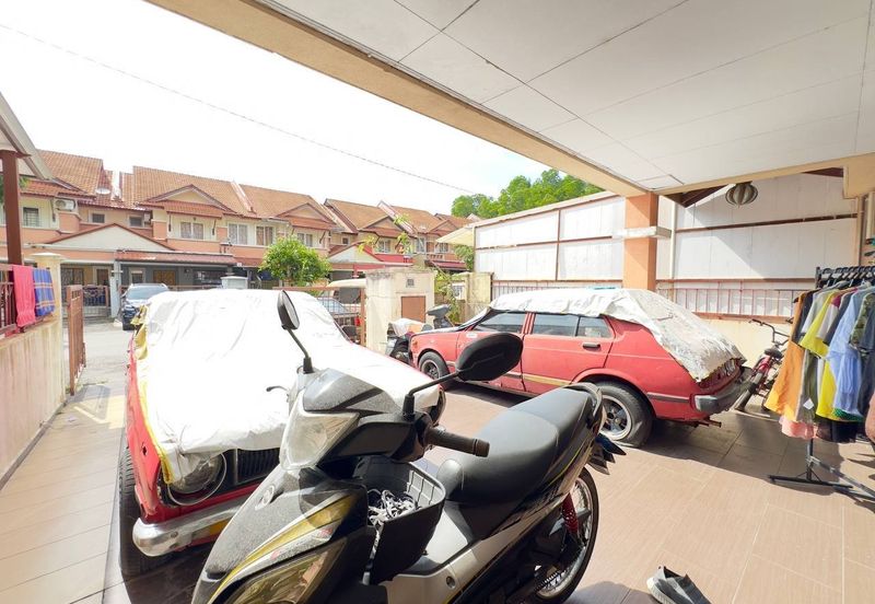 Persiaran Puncak Alam 1 