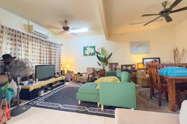 Persiaran Puncak Alam 1 