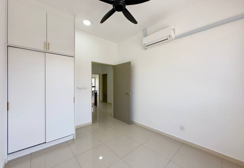 Setia Warisan Tropika (Belladonna)