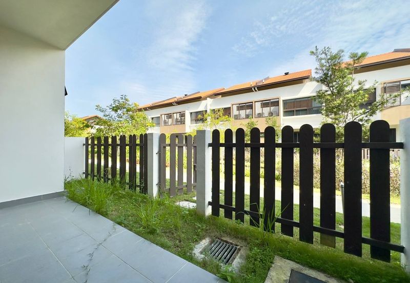 Setia Warisan Tropika (Belladonna)