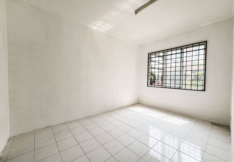 Vista Pinggiran, Taman Pinggiran Putra