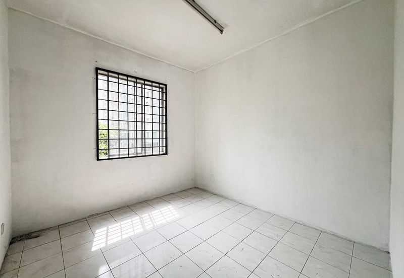 Vista Pinggiran, Taman Pinggiran Putra