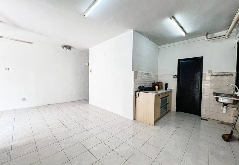 Vista Pinggiran, Taman Pinggiran Putra