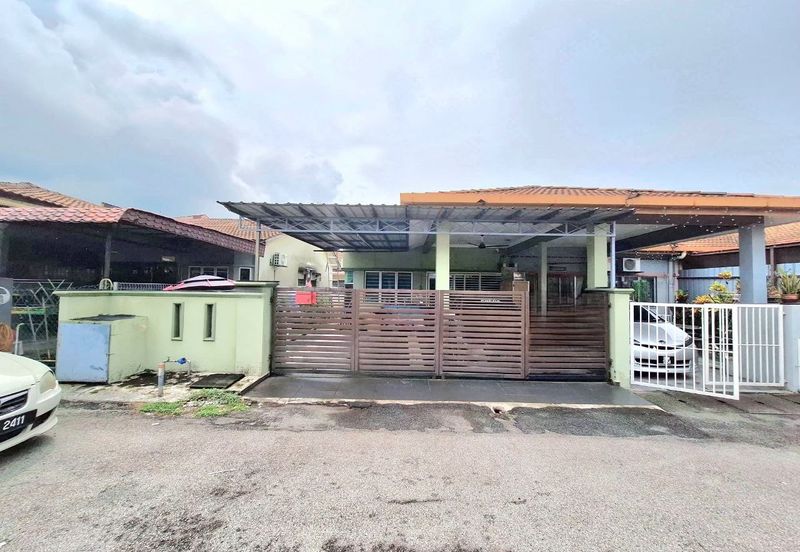 Jalan Sopan, Johan Setia