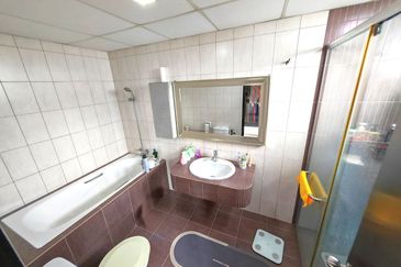 Indah Alam Condominium