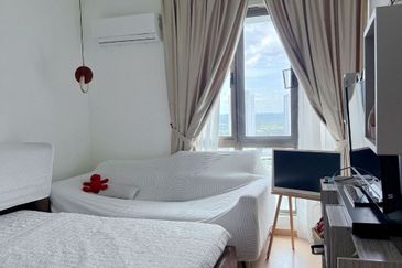 Lake Point Residence