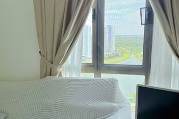 Lake Point Residence