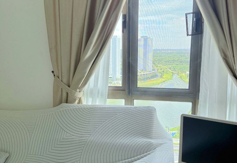 Lake Point Residence