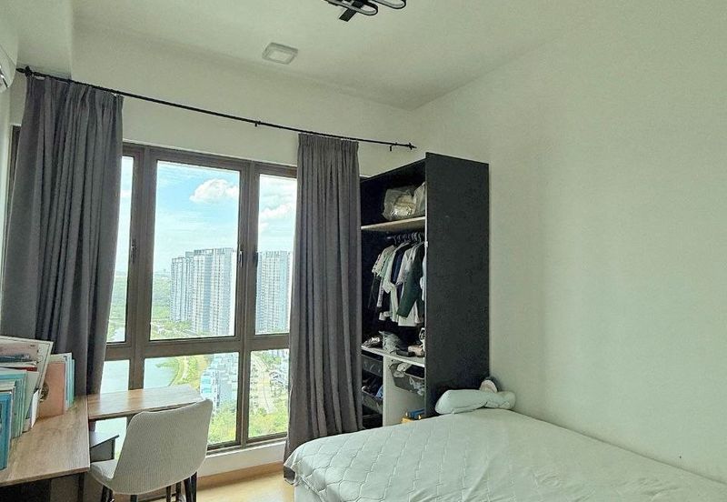 Lake Point Residence