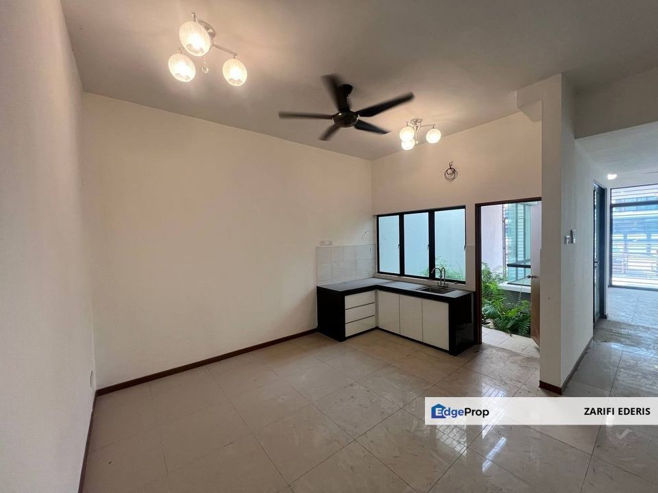 Nice Kitchen Cabinet Double Storey Intermidiate Terrace Saujana KLIA Sepang For Sale, Selangor, Sepang