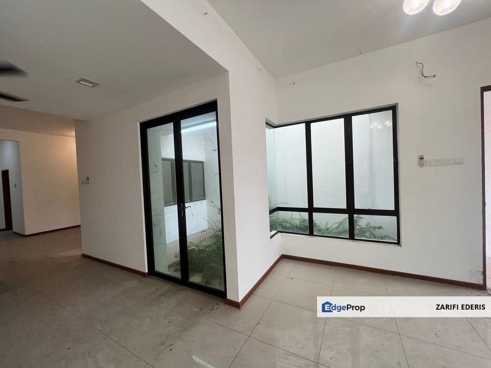Nice Kitchen Cabinet Double Storey Intermidiate Terrace Saujana KLIA Sepang For Sale, Selangor, Sepang