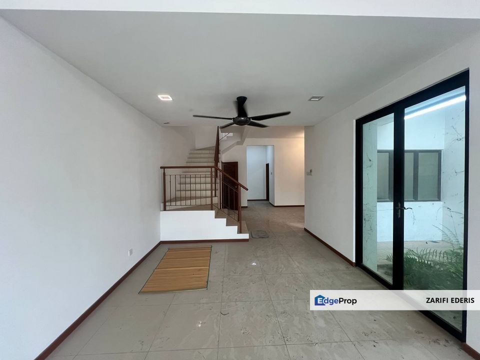 Nice Kitchen Cabinet Double Storey Intermidiate Terrace Saujana KLIA Sepang For Sale, Selangor, Sepang
