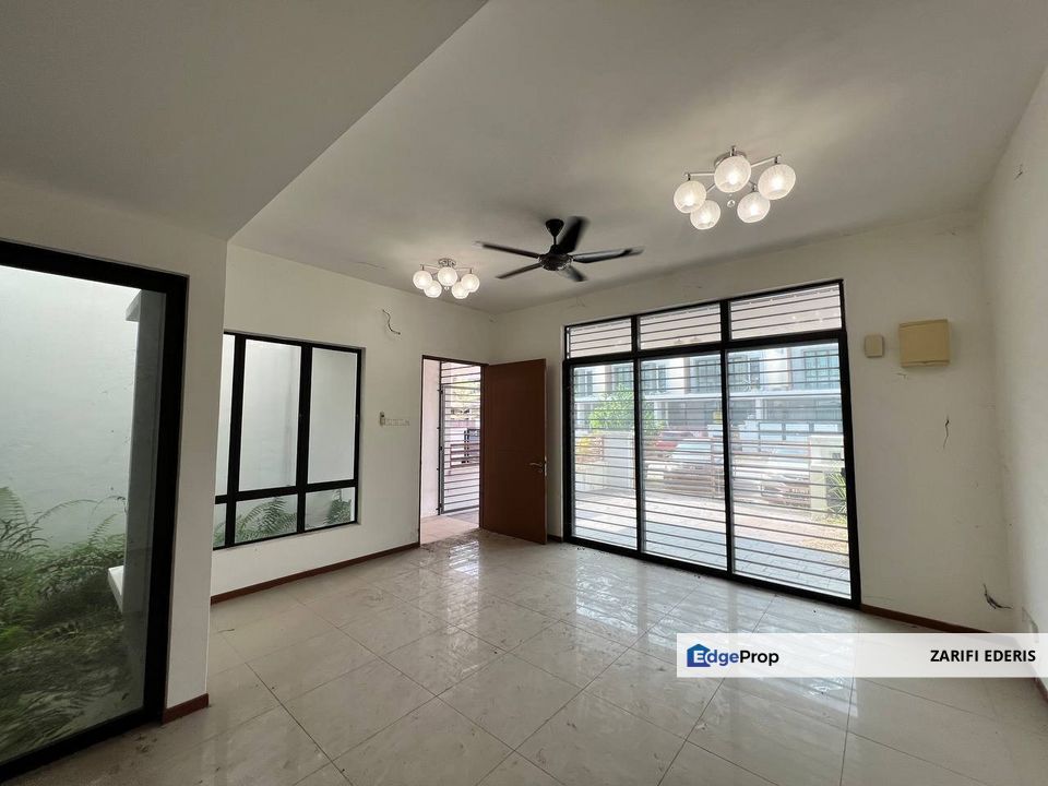 Nice Kitchen Cabinet Double Storey Intermidiate Terrace Saujana KLIA Sepang For Sale, Selangor, Sepang