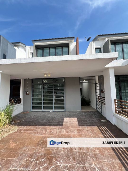 Nice Kitchen Cabinet Double Storey Intermidiate Terrace Saujana KLIA Sepang For Sale, Selangor, Sepang