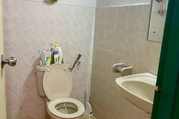 Vista Pinggiran, Taman Pinggiran Putra