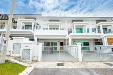 Taman Jenderam Suria