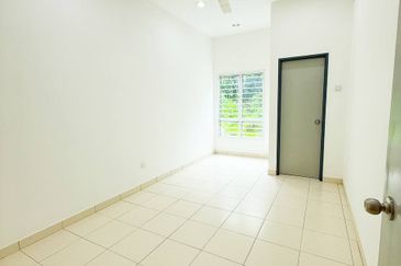 Taman Jenderam Suria