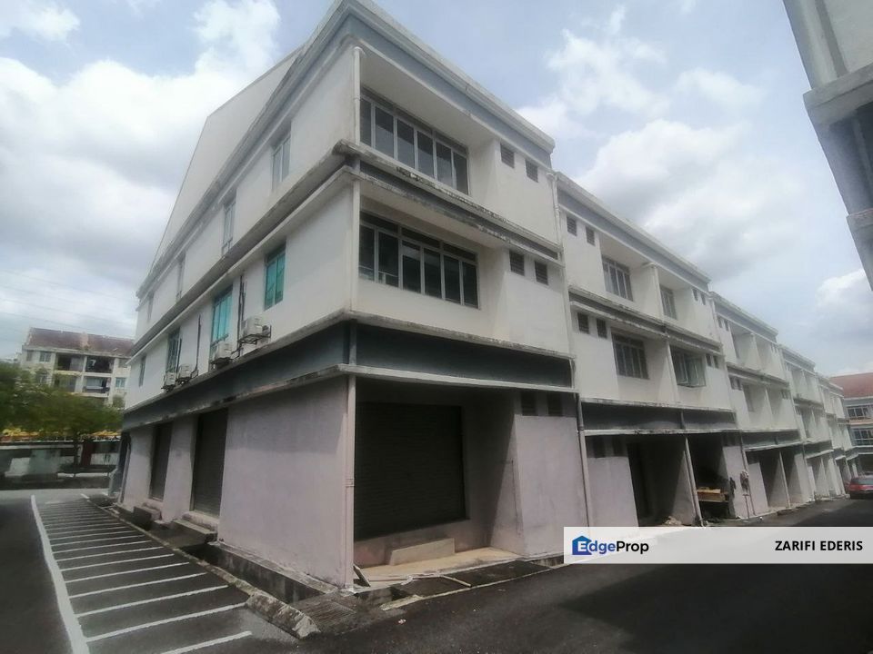 END LOT 🔥 Ground Floor Shop Lot Untuk Disewa di Taman Kenanga Salak Tinggi, Selangor, Sepang