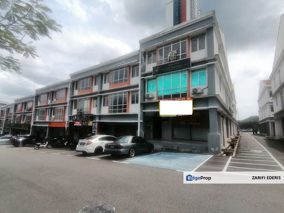 END LOT 🔥 Ground Floor Shop Lot Untuk Disewa di Taman Kenanga Salak Tinggi, Selangor, Sepang