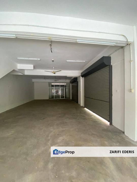 END LOT 🔥 Ground Floor Shop Lot Untuk Disewa di Taman Kenanga Salak Tinggi, Selangor, Sepang