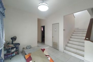 For rent corner lot, double storey, taman alam budiman, shah alam