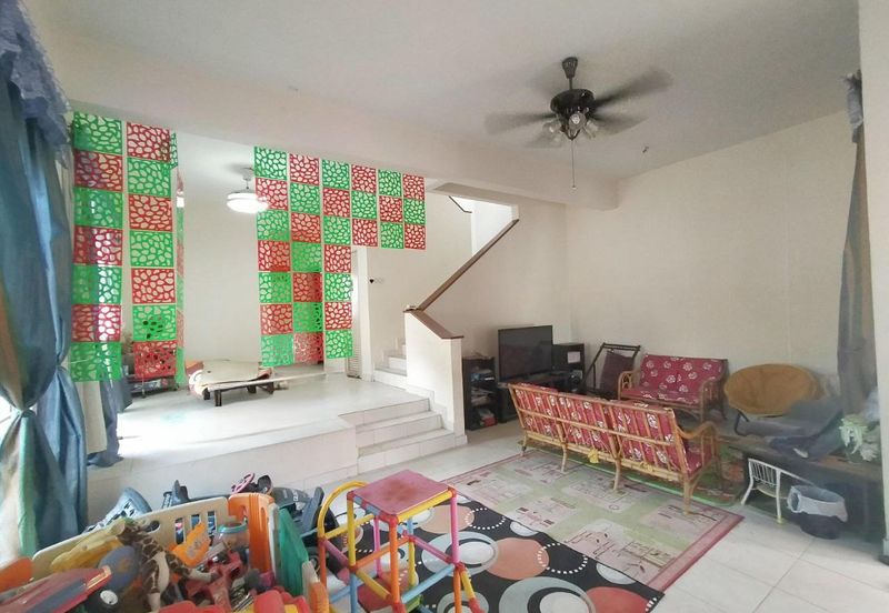 For rent corner lot, double storey, taman alam budiman, shah alam