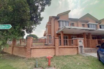 For rent corner lot, double storey, taman alam budiman, shah alam