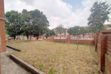 For rent corner lot, double storey, taman alam budiman, shah alam