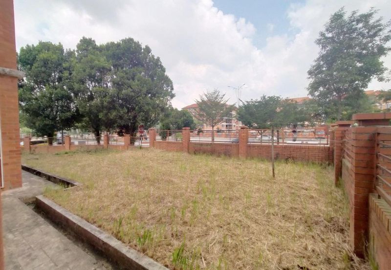 For rent corner lot, double storey, taman alam budiman, shah alam