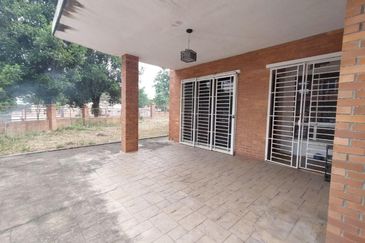 For rent corner lot, double storey, taman alam budiman, shah alam