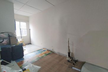 For rent corner lot, double storey, taman alam budiman, shah alam