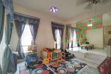 For rent corner lot, double storey, taman alam budiman, shah alam