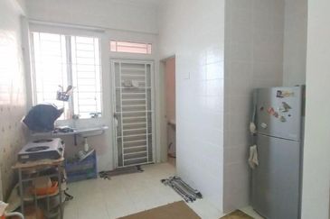For rent corner lot, double storey, taman alam budiman, shah alam