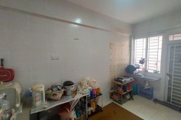 For rent corner lot, double storey, taman alam budiman, shah alam