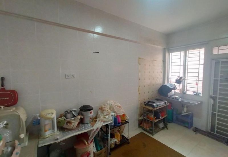 For rent corner lot, double storey, taman alam budiman, shah alam