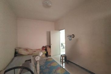 For rent corner lot, double storey, taman alam budiman, shah alam