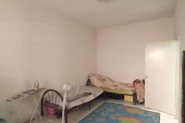 For rent corner lot, double storey, taman alam budiman, shah alam