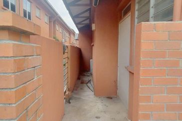 For rent corner lot, double storey, taman alam budiman, shah alam