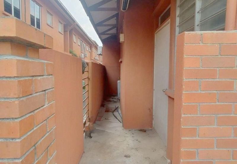 For rent corner lot, double storey, taman alam budiman, shah alam