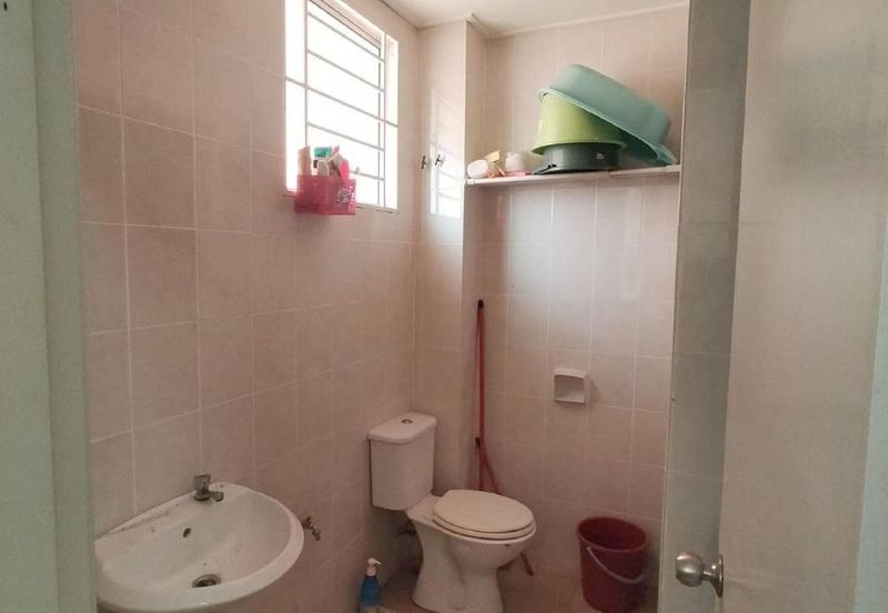 For rent corner lot, double storey, taman alam budiman, shah alam