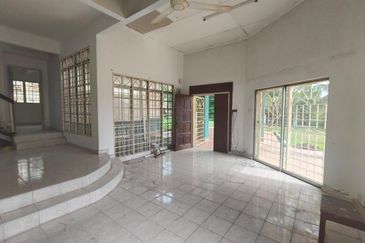 Persiaran Puncak Alam 1 