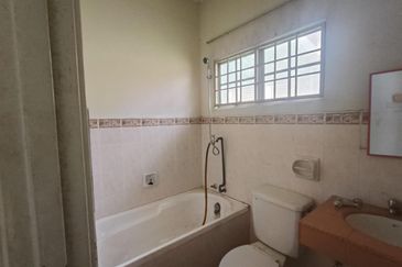 Persiaran Puncak Alam 1 