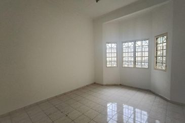 Persiaran Puncak Alam 1 